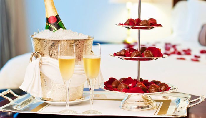 the-eagle-inn-packages-romance-package